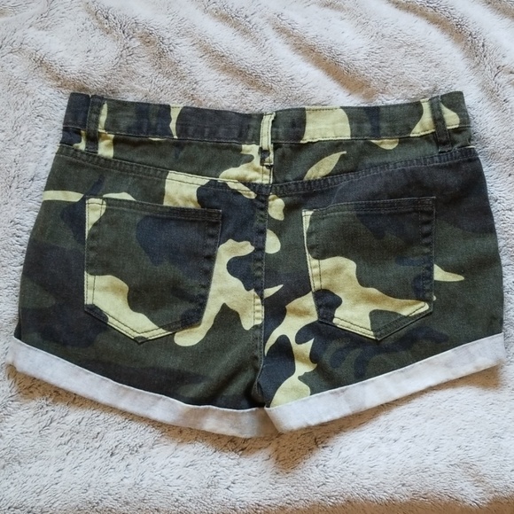 Forever 21 camo studded jean shorts size 31 green - Picture 4 of 5